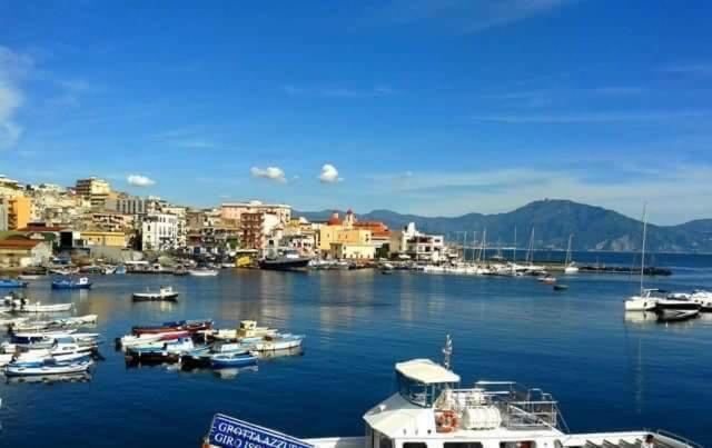 La Via Del Mare Acomodação com café da manhã Torre del Greco Exterior foto